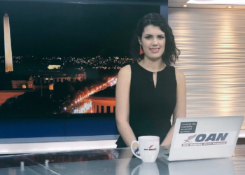 Periodista antivacunas muere de influenza a los 26 años