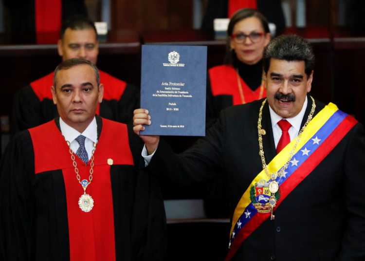 Maduro jura como presidente de Venezuela hasta 2025