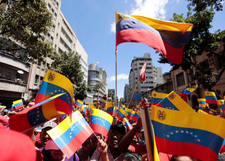 Piden a AMLO fijar una postura firme y clara sobre Venezuela