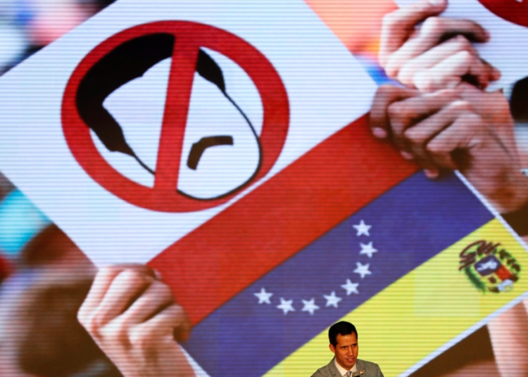 China pide solución pacífica a crisis en Venezuela