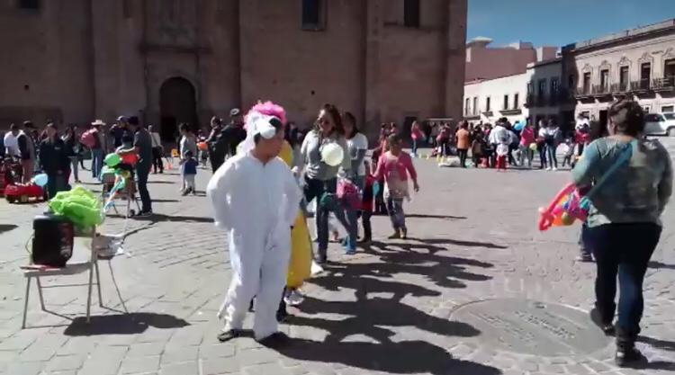 Niños, madres y trabajadoras se manifiestan a favor de estancias infantiles