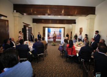 Reconoce Tello trabajo unido con hoteleros