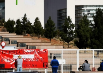 Trabajadores de telesecundarias toman la Sefin y Ciudad Administrativa