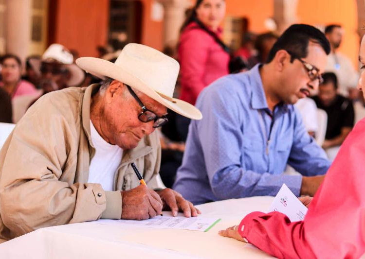 Regularizan tenencia de la tierra para habitantes de Moyahua