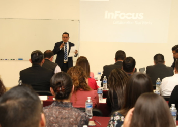 Capacitan a funcionarios en la inclusión penal en el derecho administrativo