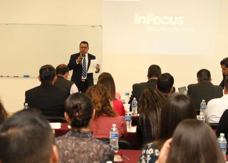 Capacitan a funcionarios en la inclusión penal en el derecho administrativo