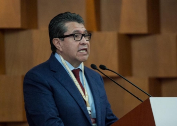 Propone Monreal eliminar comisiones bancarias