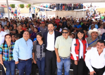 Entrega Tello 19 MDP en obras en el semidesierto