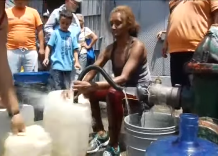 Venezolanos, en crisis por el agua