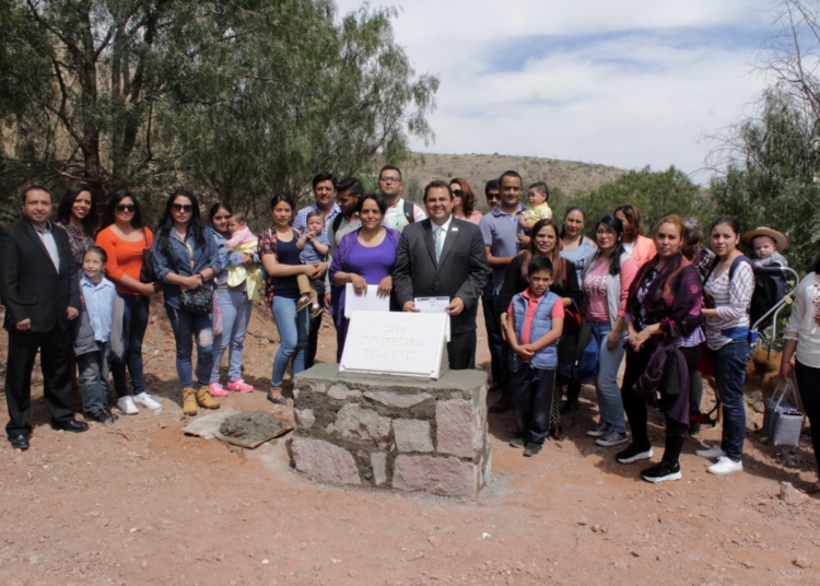 Colocan primera piedra de estancia infantil para hijos de universitarias
