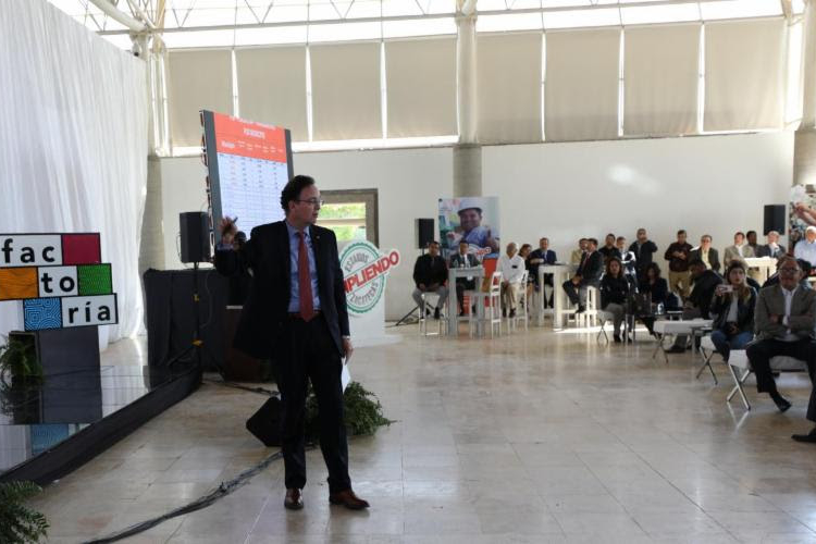 Tello cumple en economía: Bárcena Pous