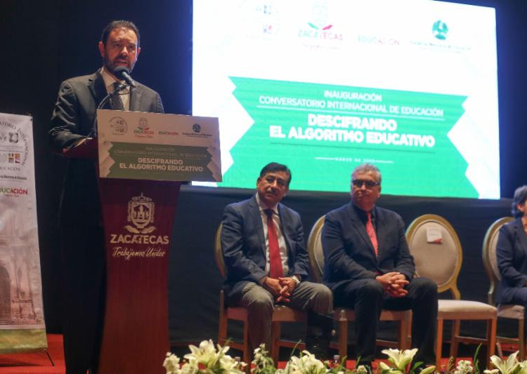 Inauguran conversatorio Descifrando el algoritmo de la educación