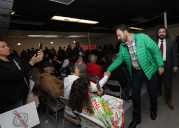 Entrega Tello apoyos a migrantes en Feria Binacional en Tulsa