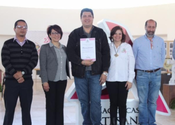 Galardonan a ganadores del premio de arte popular