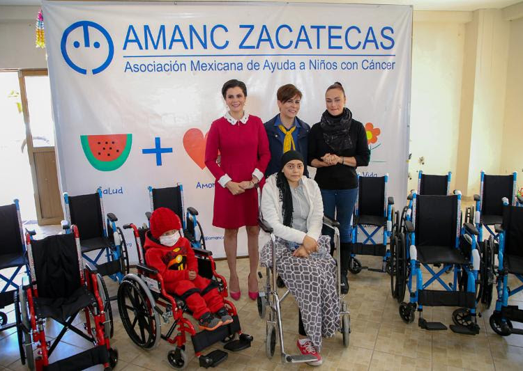 Donan 16 sillas de ruedas para niños con cáncer
