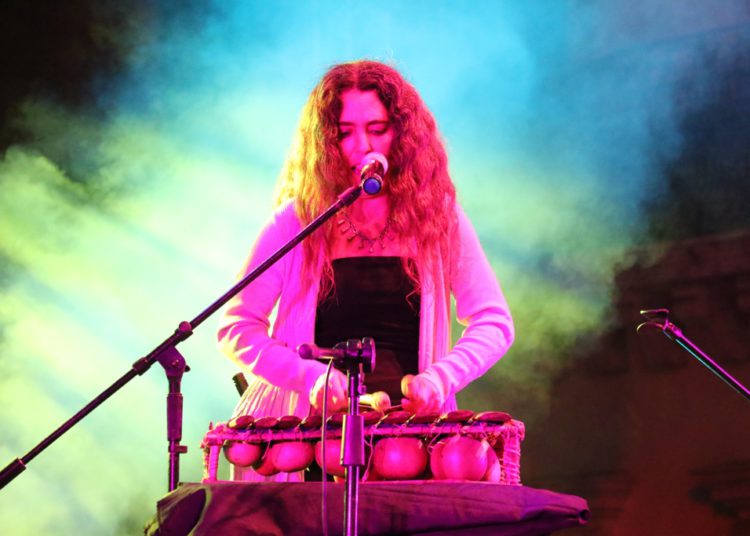 Ofrece Estusha espectáculo etno-electro