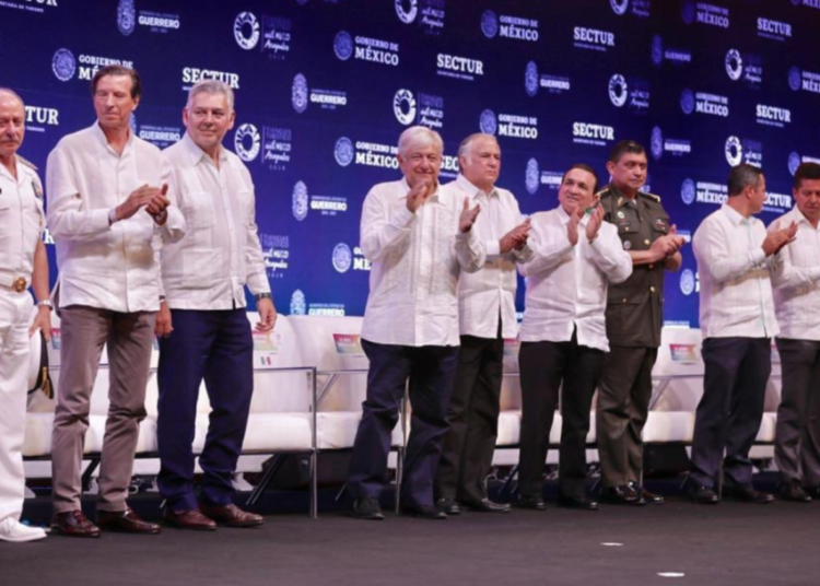 Inaugura AMLO tianguis turístico en Acapulco