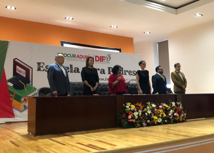 Busca “Escuela para Padres” brindar a los niños el hogar correcto