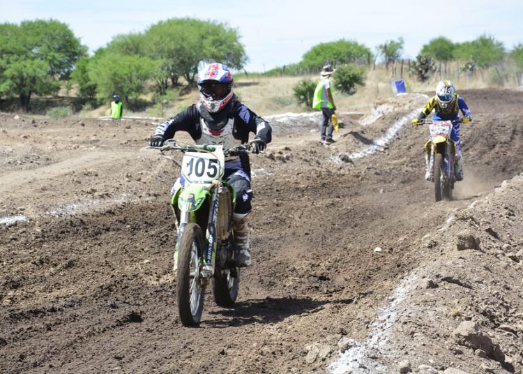 Reúne a más de 100 pilotos Campeonato Regional de Motocross en Jerez