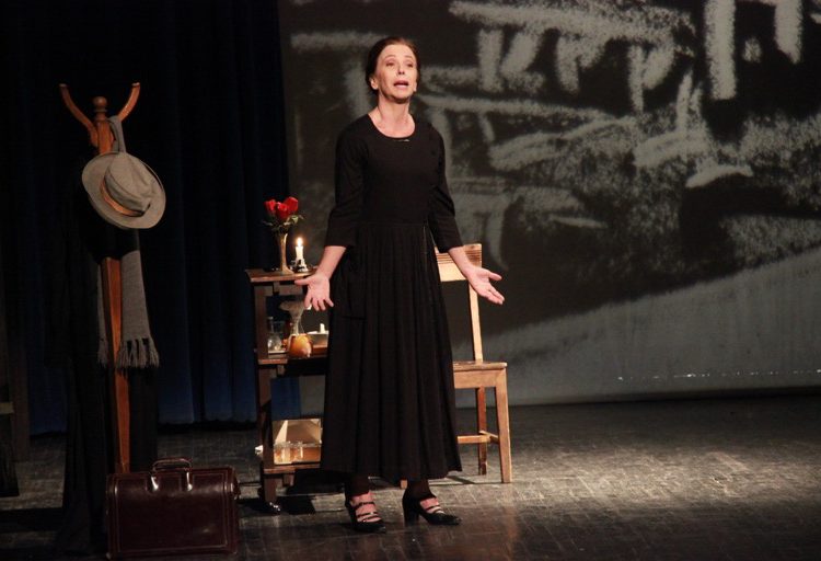 Hacen tributo con El Radio de Marie Curie