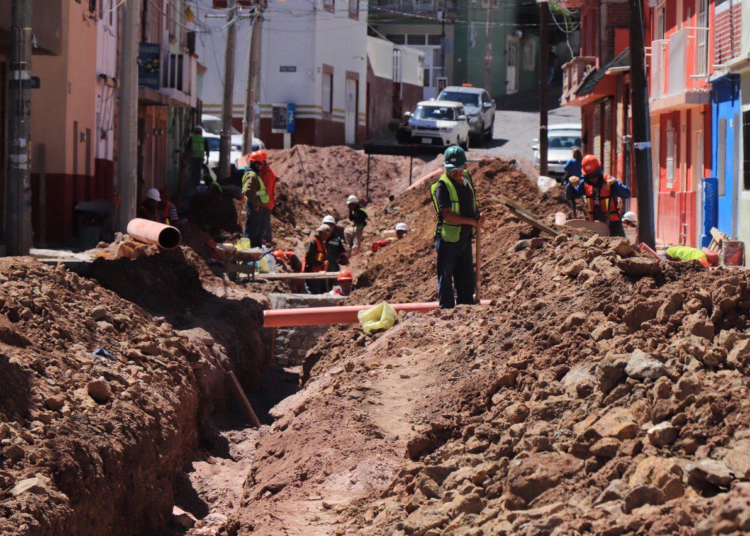 Remplazan más de 3 mil metros de tubería
