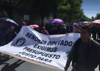 Generan caos vial por falta de pago