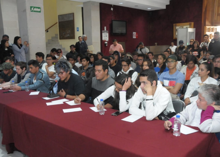 Piden universitarios comparecencia del fiscal y del rector ante la Legislatura