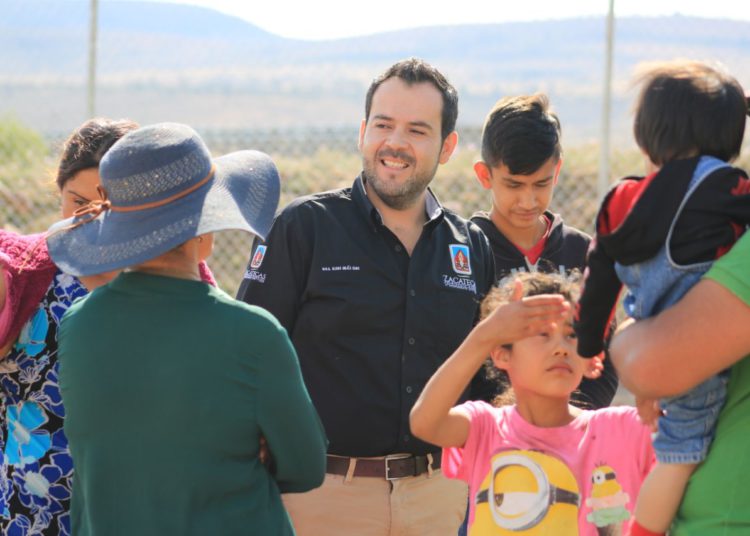 Verifican avances en la construcción de cancha deportiva