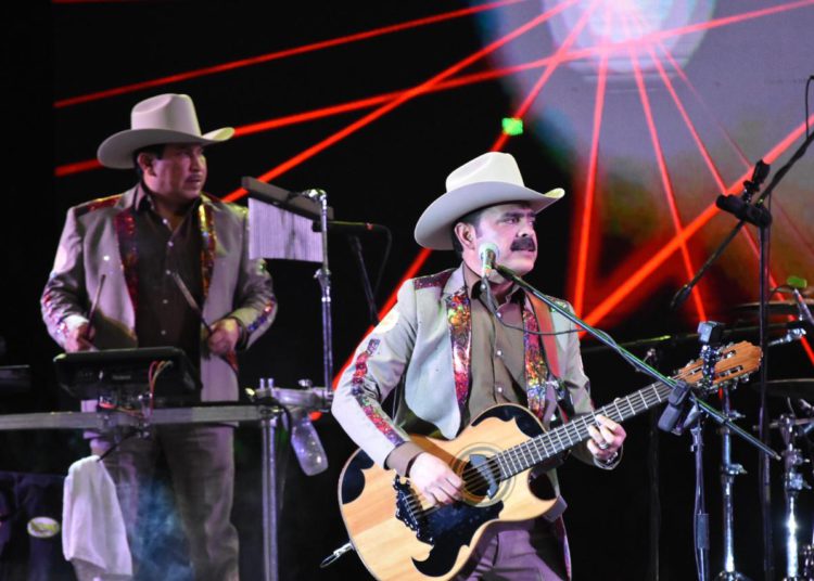 Los Tucanes de Tijuana llenan explanada en Jerez