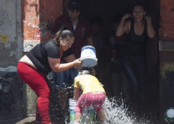 Sancionarán a quienes desperdicien agua el Sábado de Gloria