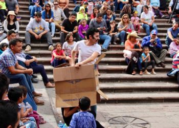 “Esto no es una caja” fascina a chicos y grandes