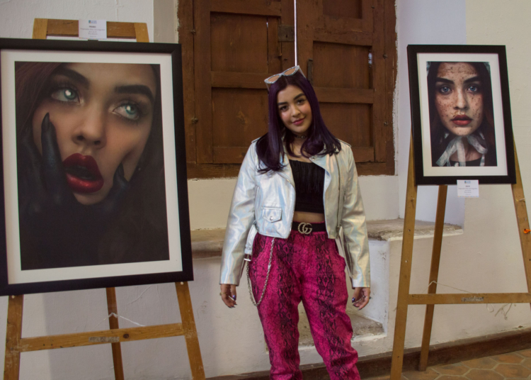 Krishna Valdez, artista de autorretratos conceptuales