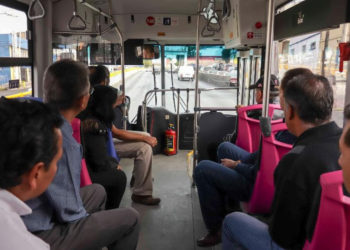 Prueban nuevo modelo de camiones en el bulevar metropolitano