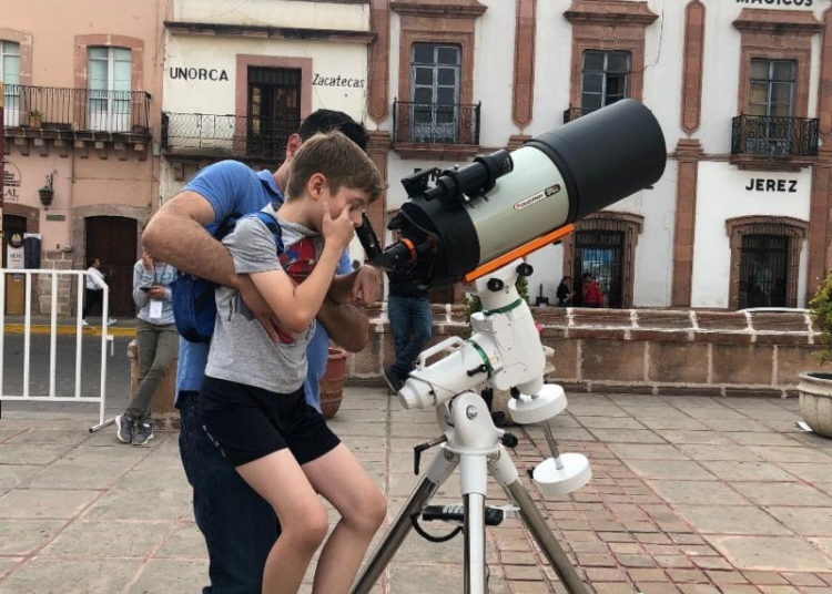 Sorprenden a zacatecanos mediante la observación de los astros