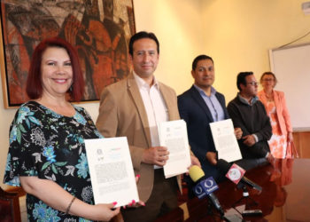 Firma Sezami convenios de colaboración con el IZEA y la UAZ