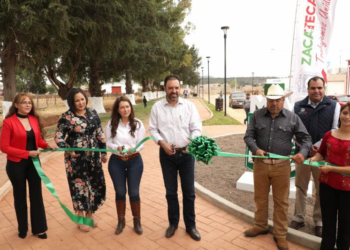 Inauguran parque y entregan obras y ambulancias