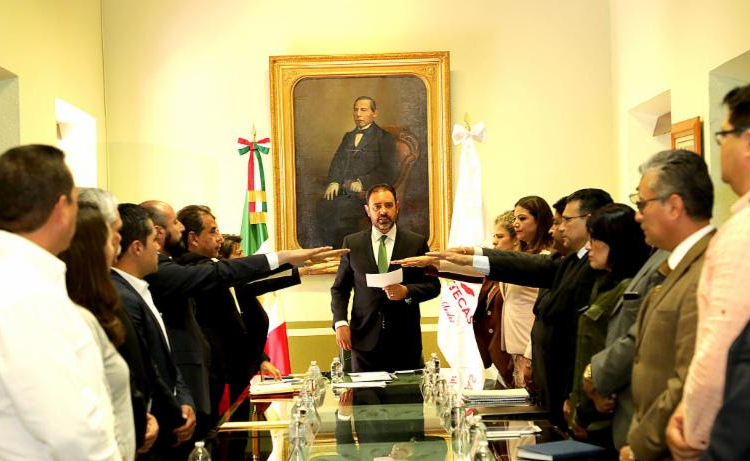 Establecen un consejo estatal de becas