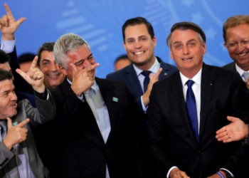 Políticos y periodistas podrán portar armas de fuego en Brasil