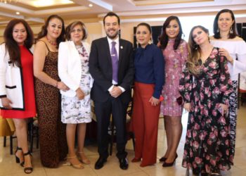 Celebran a madres capitalinas y arrancan campaña “Leyendo con Amor”