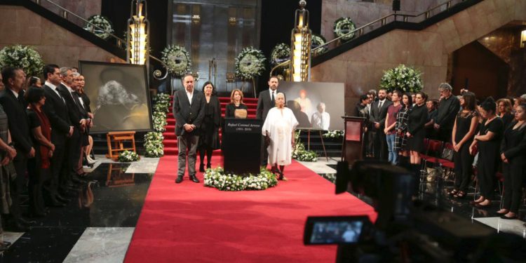 Rinden homenaje a Rafael Coronel en Bellas Artes