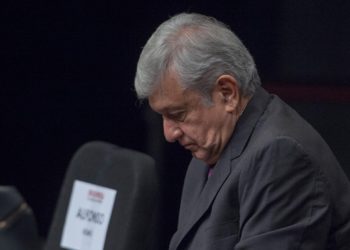 Código político: Morena pierde el primer round