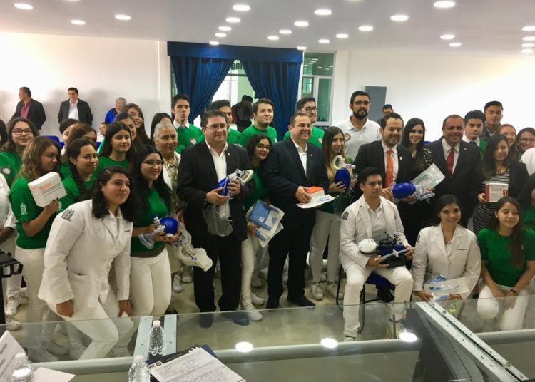 Donan medicamentos a la UAZ