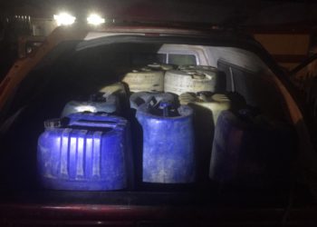 Aseguran 600 litros de diésel y detienen a dos