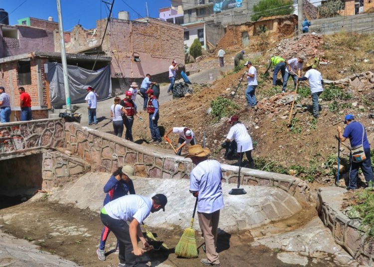 Realizan jornada de limpieza en el fraccionamiento López Velarde