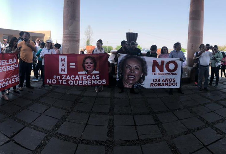 Quieren, pero muy lejos, a Elba Esther Gordillo