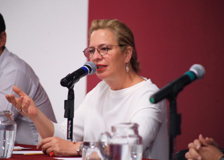 Por retrasar un vuelo renuncia titular de la Semarnat