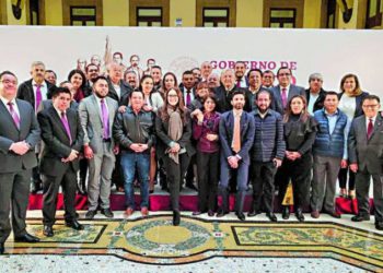 Ordenan renuncia de todos los delegados federales