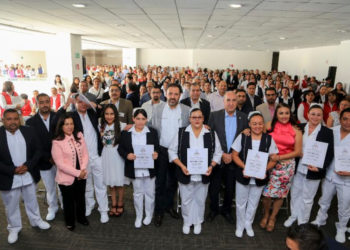 Pasan a Licenciados en Enfermería y logran aumento salarial