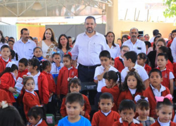 Entrega Tello en Pinos nuevos caminos, infraestructura educativa y equipo agrícola