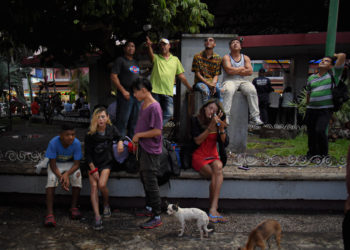 En la otra frontera, los migrantes no celebran